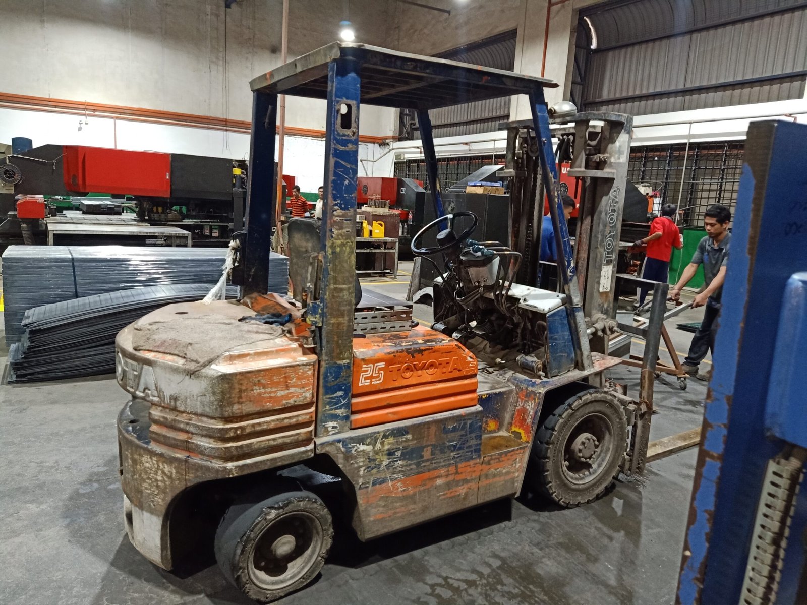 Forklift with poor body works